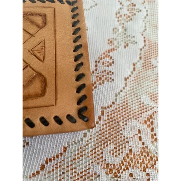 Vintage 70's Tooled Leather Bi Fold Wallet - Picture 10 of 11